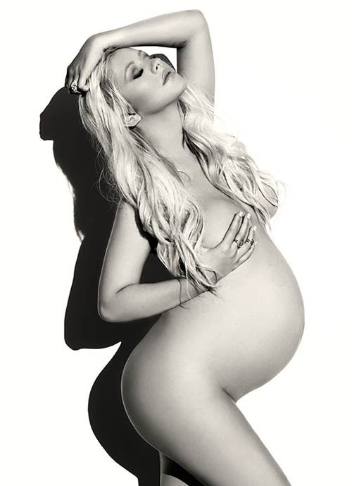 Christina Aguilera posa embarazada