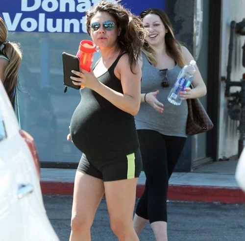 mila kunis embarazada