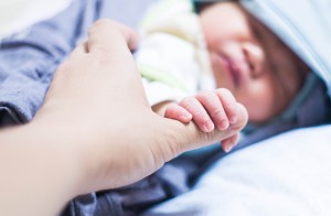 Este vídeo nos muestra los 100 primeros días de un bebé prematuro