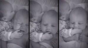 El vídeo de una bebé calmando a su hermano mellizo que triunfa en las redes sociales