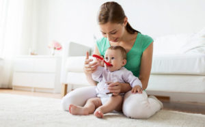 Los bebés alimentados con leche materna admiten mejor los nuevos alimentos