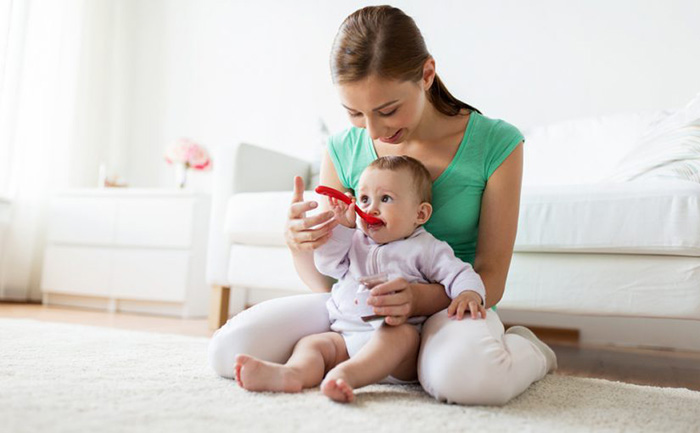Los bebés alimentados con leche materna admiten mejor los nuevos alimentos