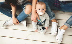 Bruselas propone ampliar cuatro meses la baja por paternidad