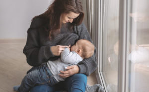 4 Razones por las que debes mirar a tu bebé durante la lactancia materna